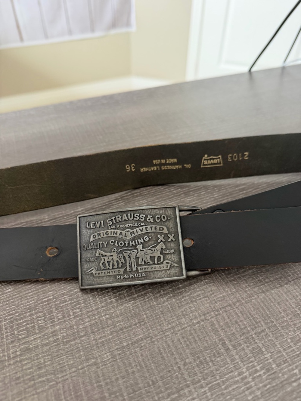 Levi's Vintage Made in USA Oil Harness Leather Belt with Two
Horse Logo Buckle